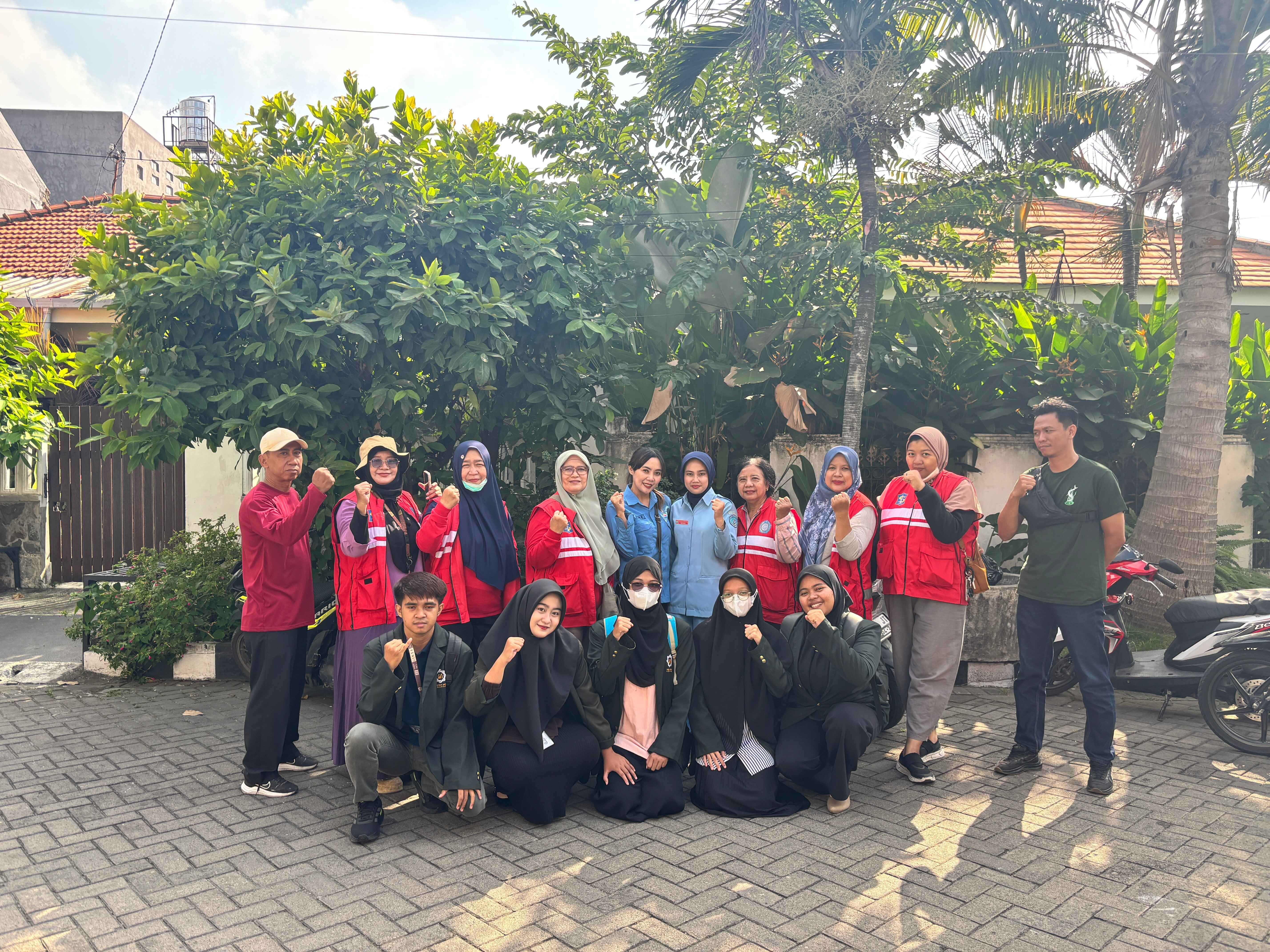 Mahasiswa KKN UINSA Karah RW 08 Ikut Kegiatan PSJN Bersama KSH dan Tenaga Kesehatan