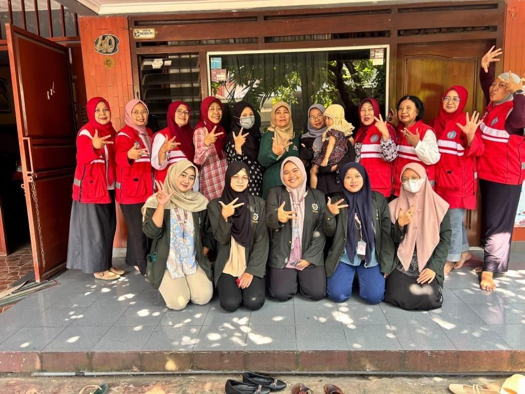 Mahasiswa KKN UINSA Karah RW 08 Berpartisipasi dalam Posga Delima Bersama KSH dan Nakes